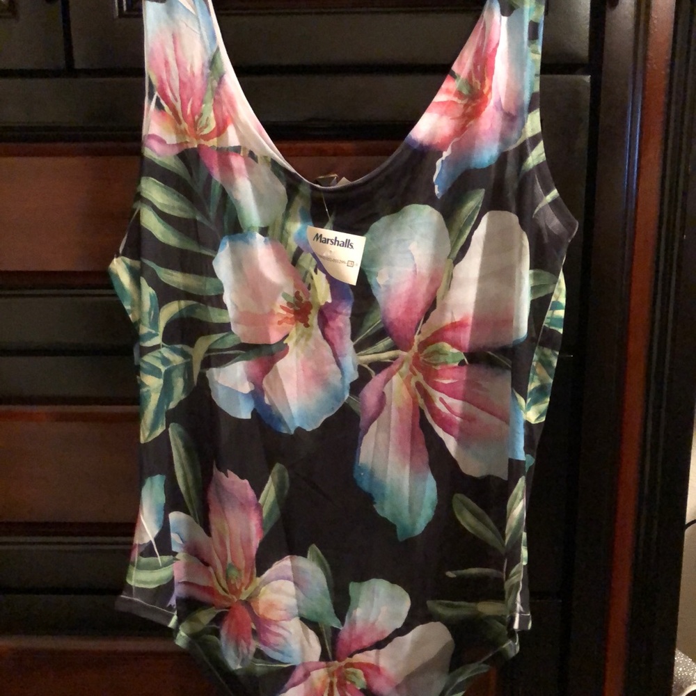 Beautiful sheer floral bodysuit.